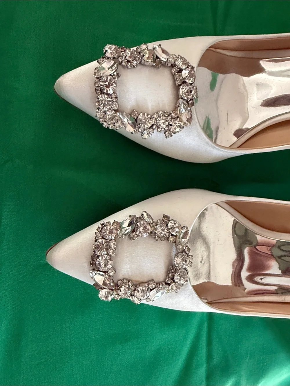 Badgley Mischka White Satin Pointed Toe Pumps with Crystal Buckle🤍